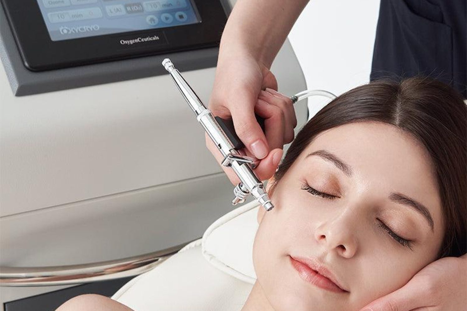 Woman_Receiving_Oxygen_Therapy_Scaling_Treatment